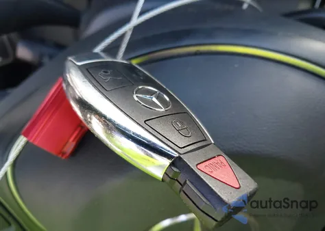 2015 Mercedes-Benz C 300 Luxury 4Matic из США, поврежденный, VIN 55SWF4KB9FU049432